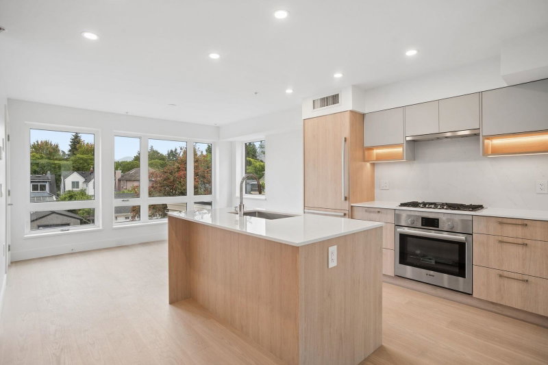 202 - 578 24 Avenue W