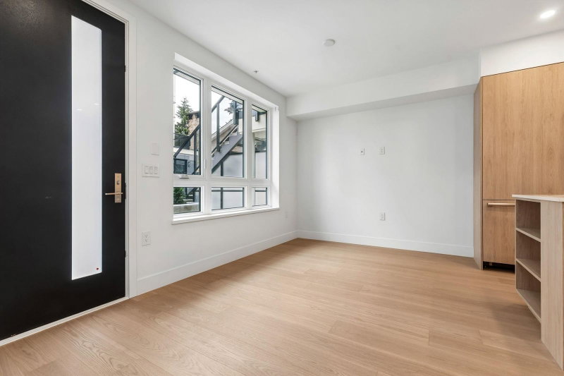 122 - 578 24 Avenue W