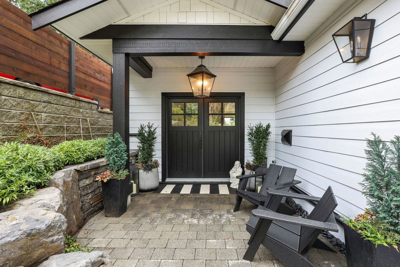 1725 Peters Road, North Vancouver, V7J 1Y7 | Image 2