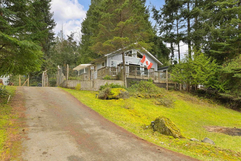 568 Bayview Drive, Mayne Island, V0N 2J1 | Image 2