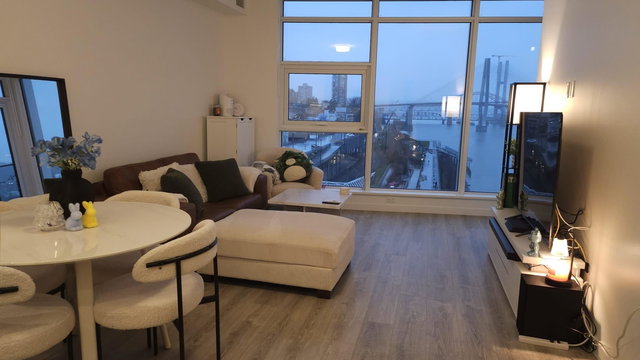 802 - 660 Quayside Drive