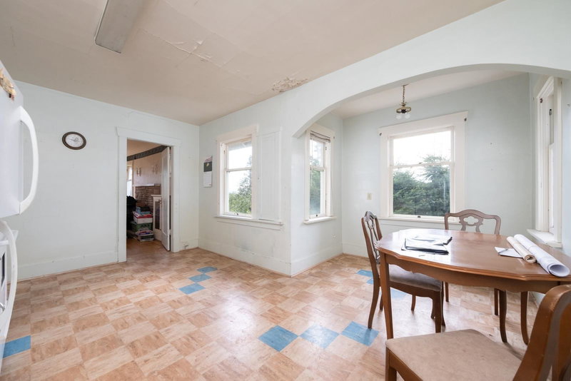 1195 Dempsey Road, North Vancouver, V7K 1S4 | Image 2