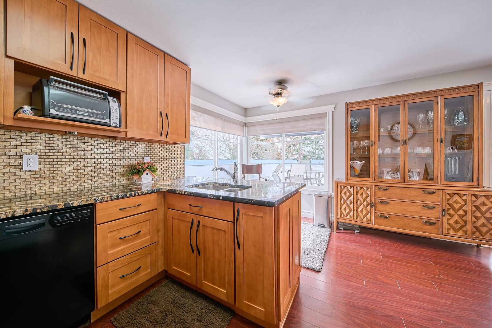 Listing Image 8
