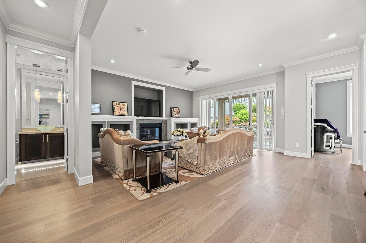 Listing Image 11