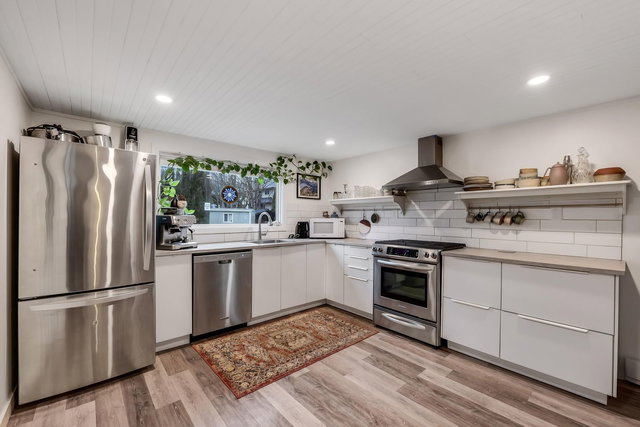 4 - 40022 Government Road