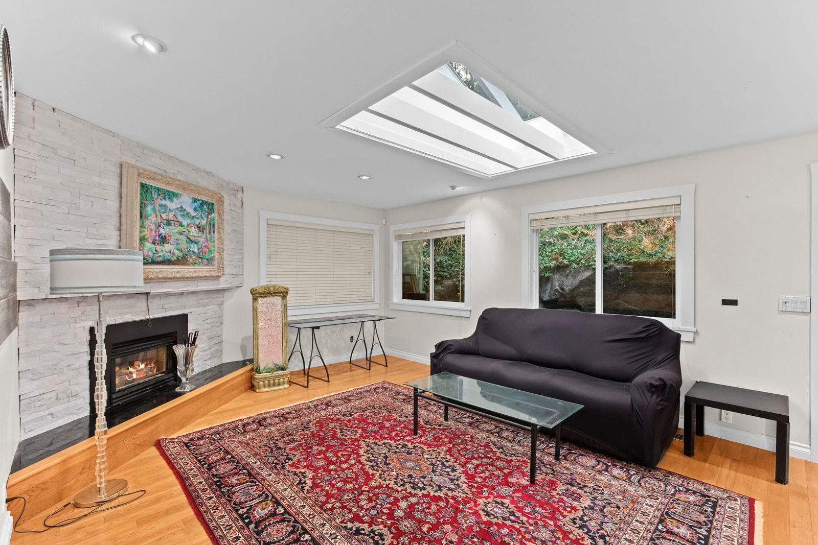 Listing Image 6