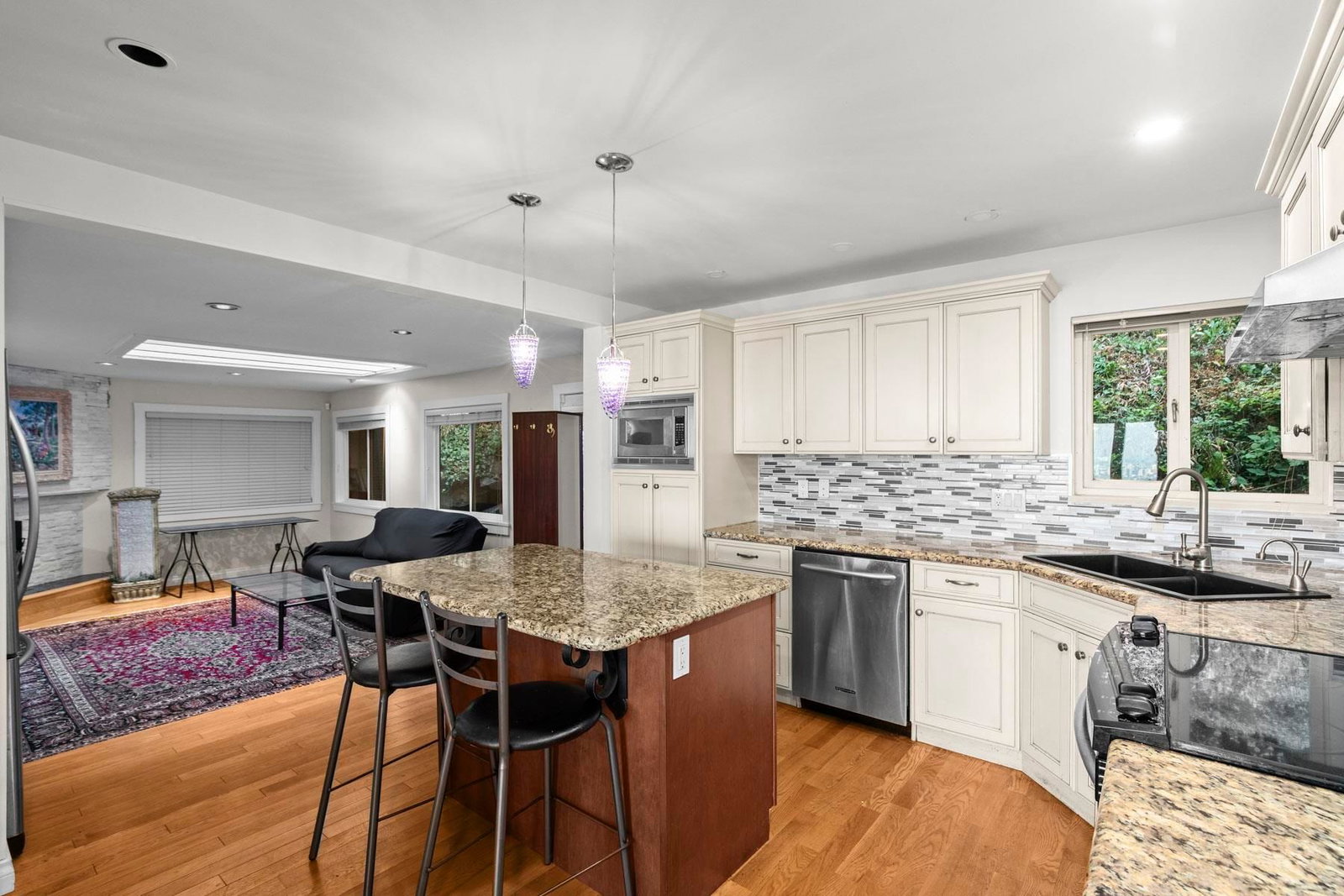Listing Image 9