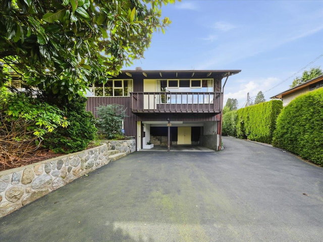 809 Roslyn Boulevard