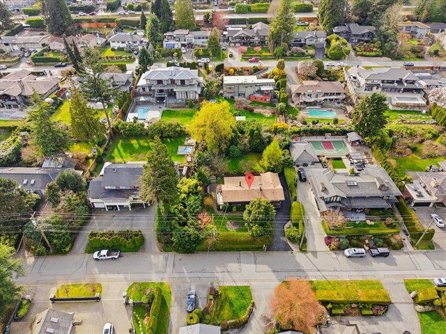 809 Roslyn Boulevard