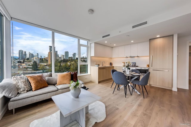 809 - 318 Alderson Avenue