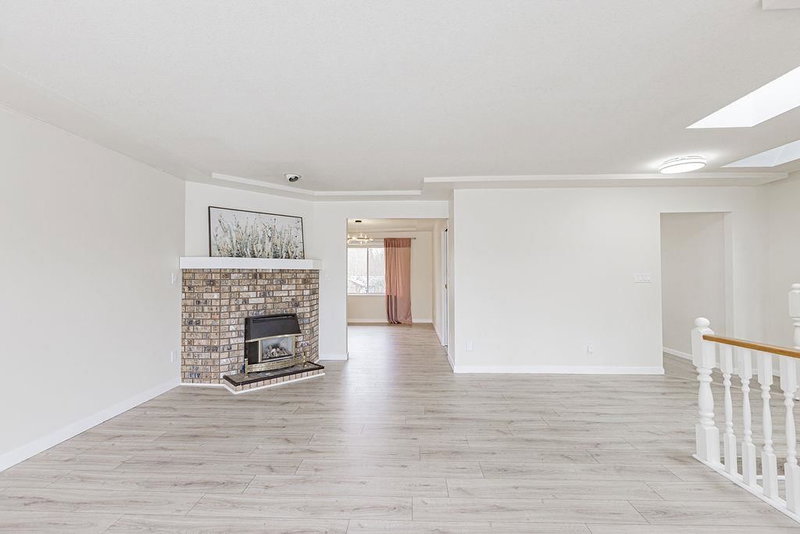 13285 98 Avenue, Surrey, V3T 5N1 | Image 2