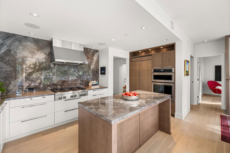 407 - 1501 Vidal Street, White Rock, V4B 0B5 | Image 3