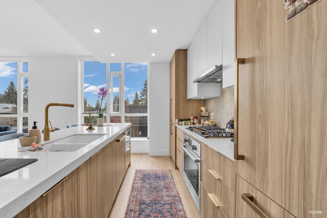 208 - 2385 Emery Court