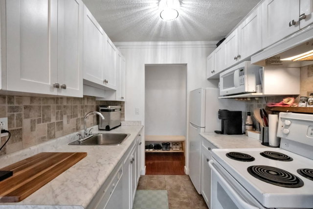 103 - 214 15th Street E