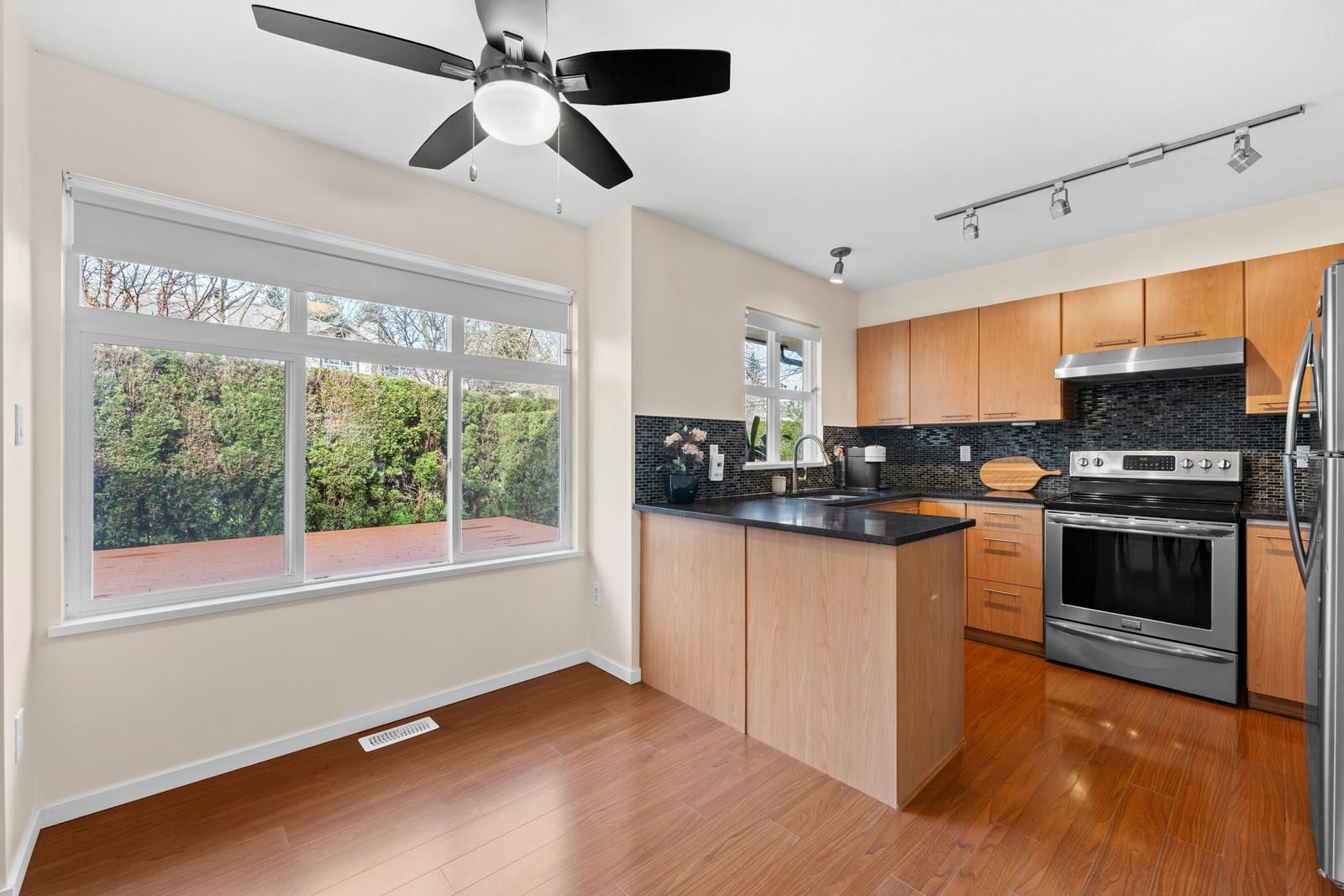 Listing Image 16