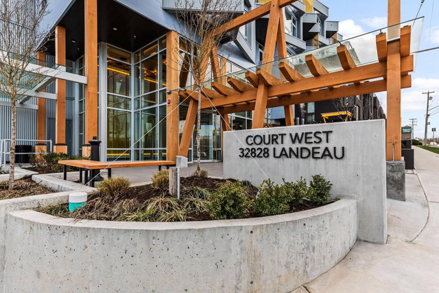 10 - 32828 Landeau Place