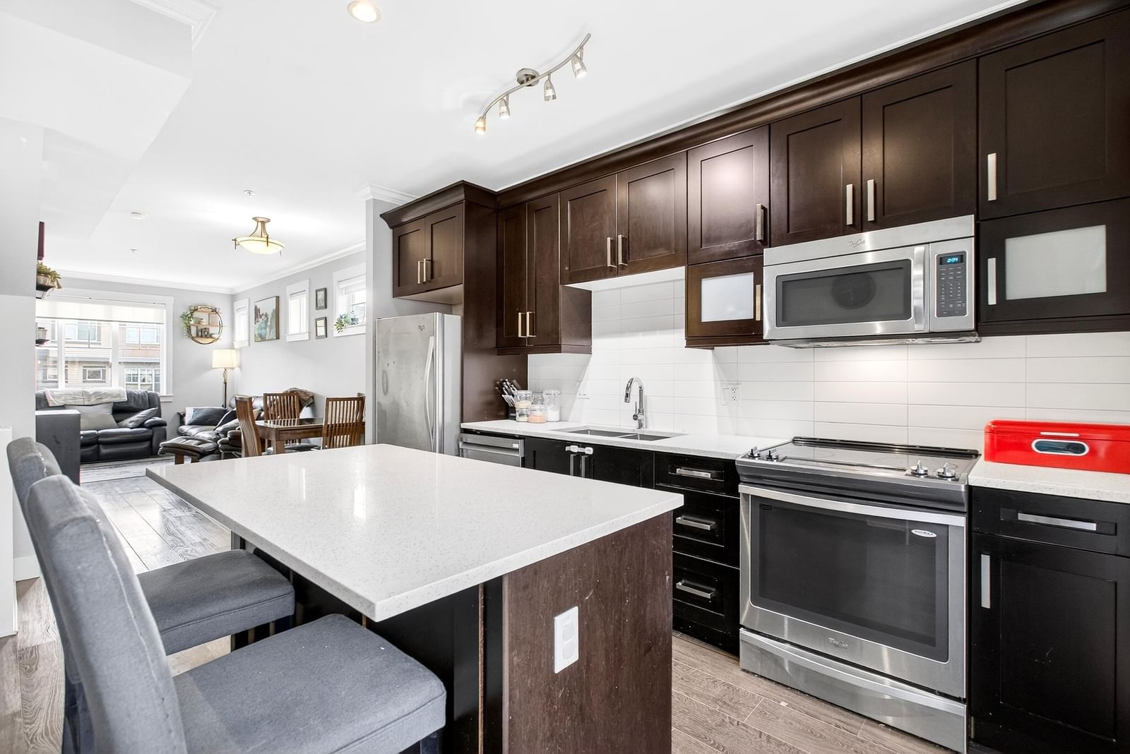Listing Image 11