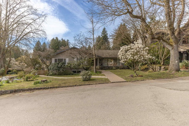 6297 Mackenzie Street