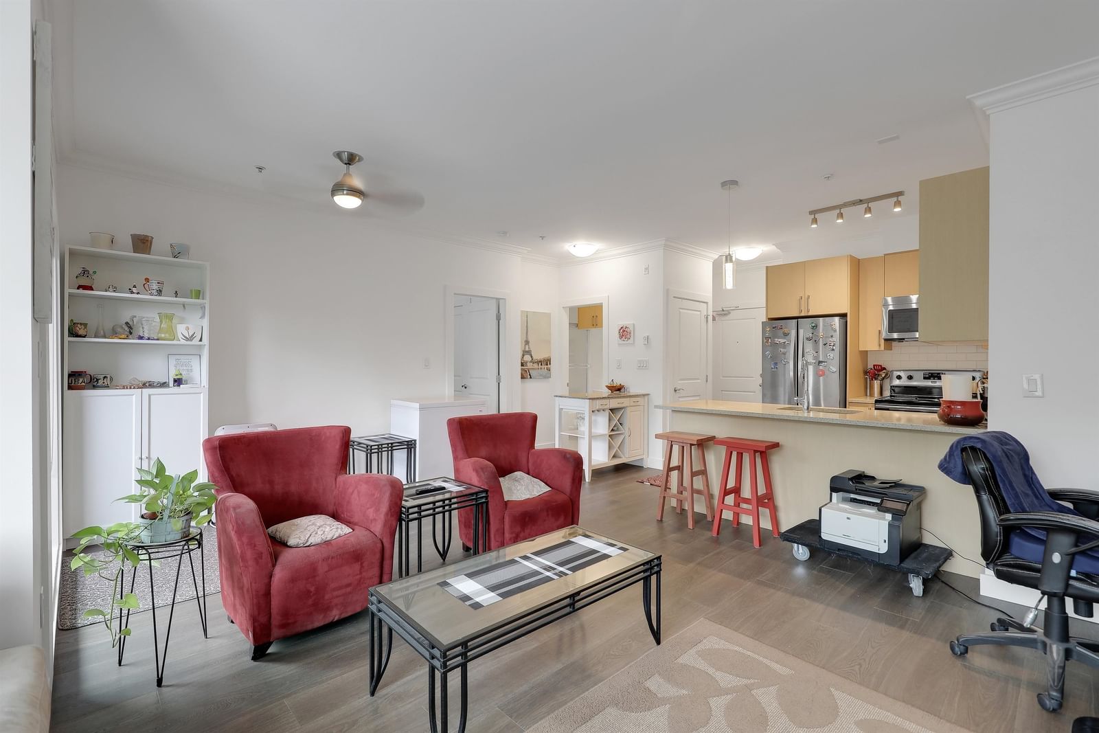 Listing Image 4