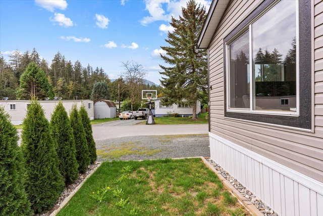 65 - 3942 Columbia Valley Road