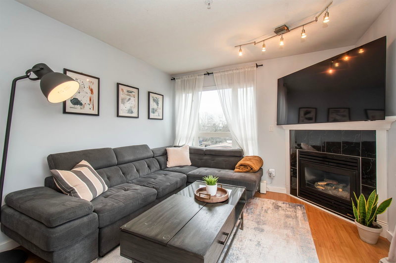 401 - 1629 Garden Avenue, North Vancouver, V7P 3A6 | Image 2