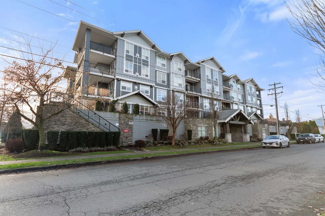 104 - 45630 Spadina Avenue