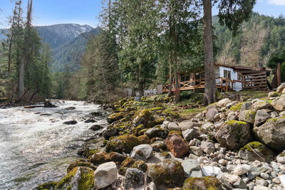 19452 Silver Skagit Road | Hope | Image