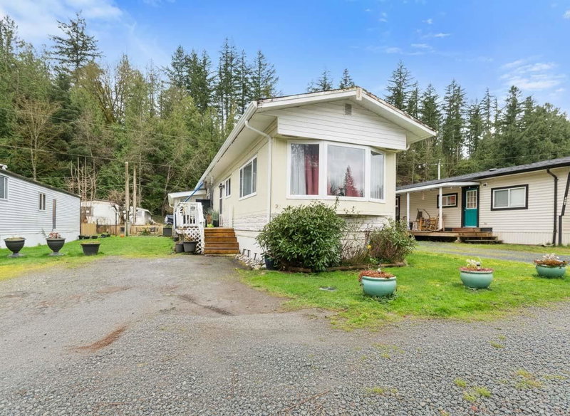 27 - 3942 Columbia Valley Road