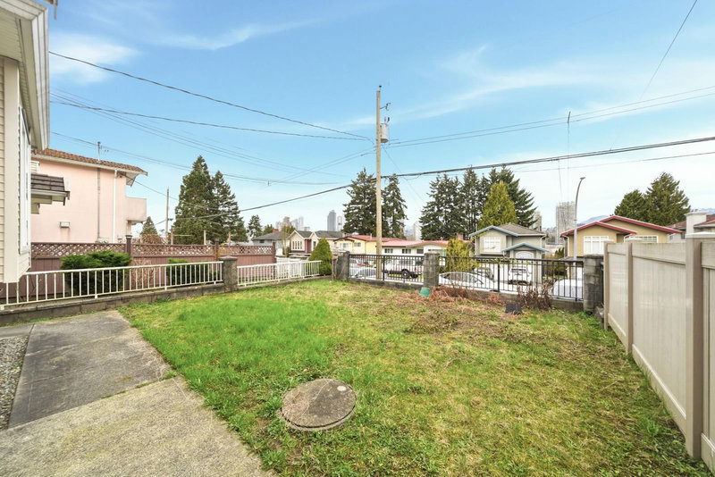 5366 Manor Street, Burnaby, V5G 1B7 | Image 2