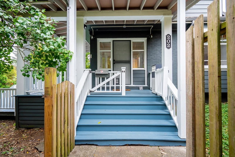 202 Seventh Street, New Westminster, V3M 3K3 | Image 2