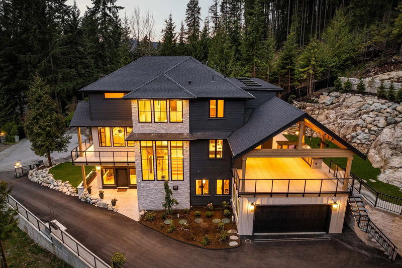 135 Oak Court, Anmore, V3H 4W9 | Image 2