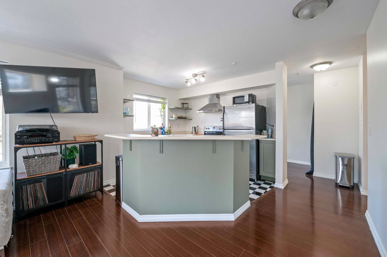 Listing Image 14