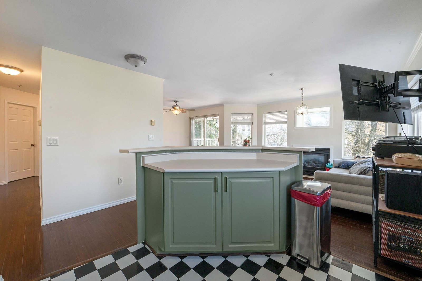 Listing Image 19