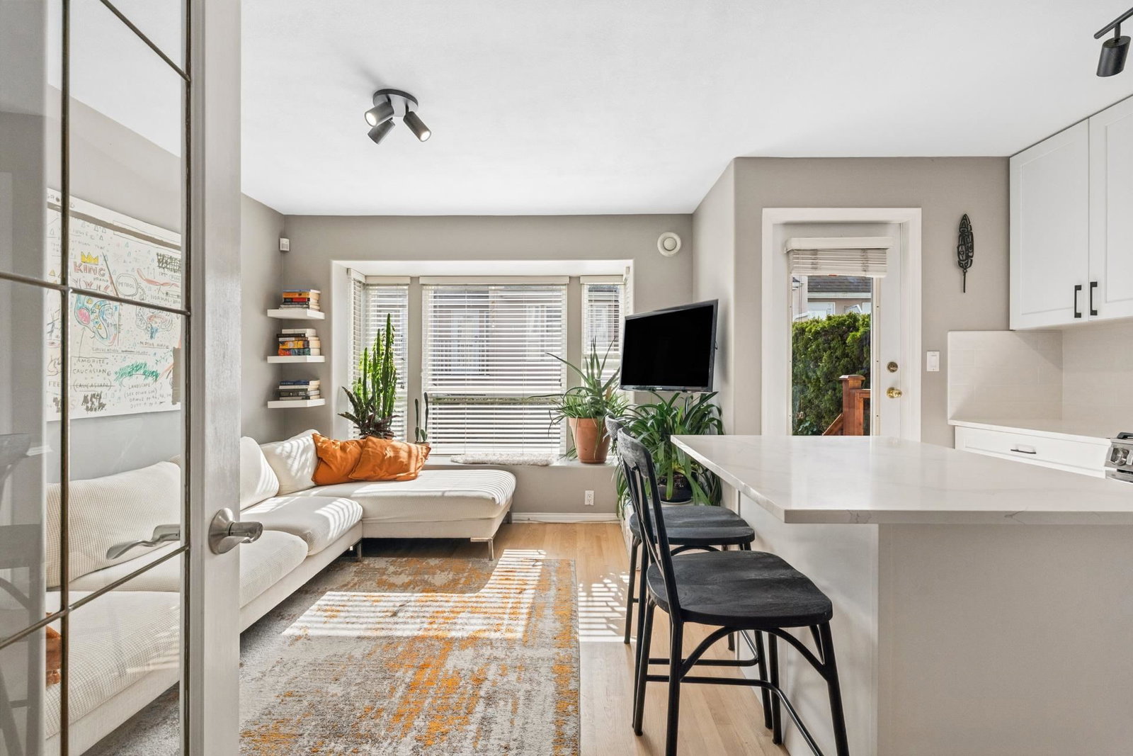 Listing Image 12