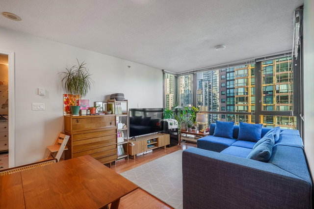 1706 - 1367 Alberni Street