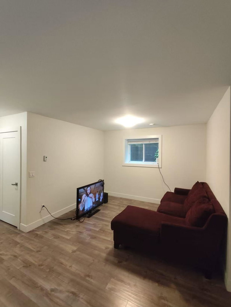 Lower Suite - 809 Twenty First Street, New Westminster, V3M 4Y1 | Image 2