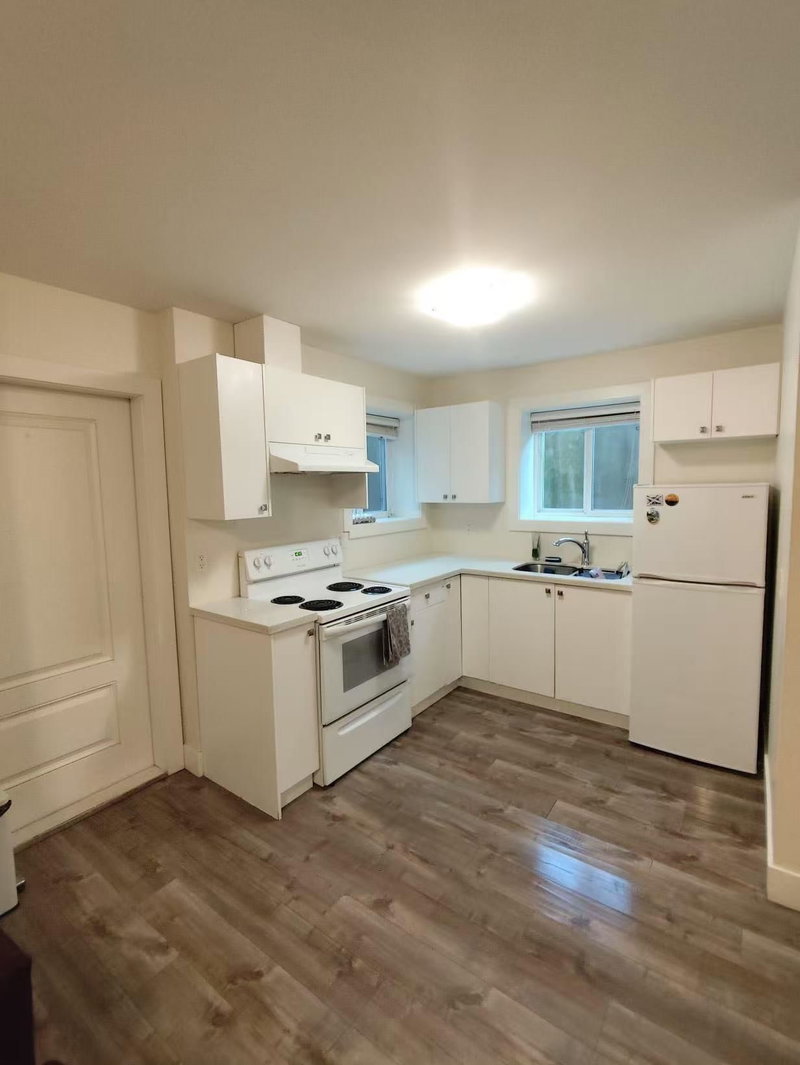 Lower Suite - 809 Twenty First Street, New Westminster, V3M 4Y1 | Image 3