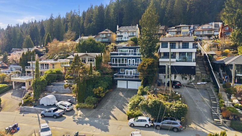 2341 Caledonia Avenue, North Vancouver, V7G 1T8 | Image 2