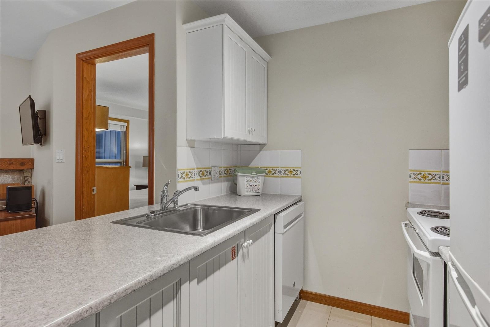 Listing Image 12