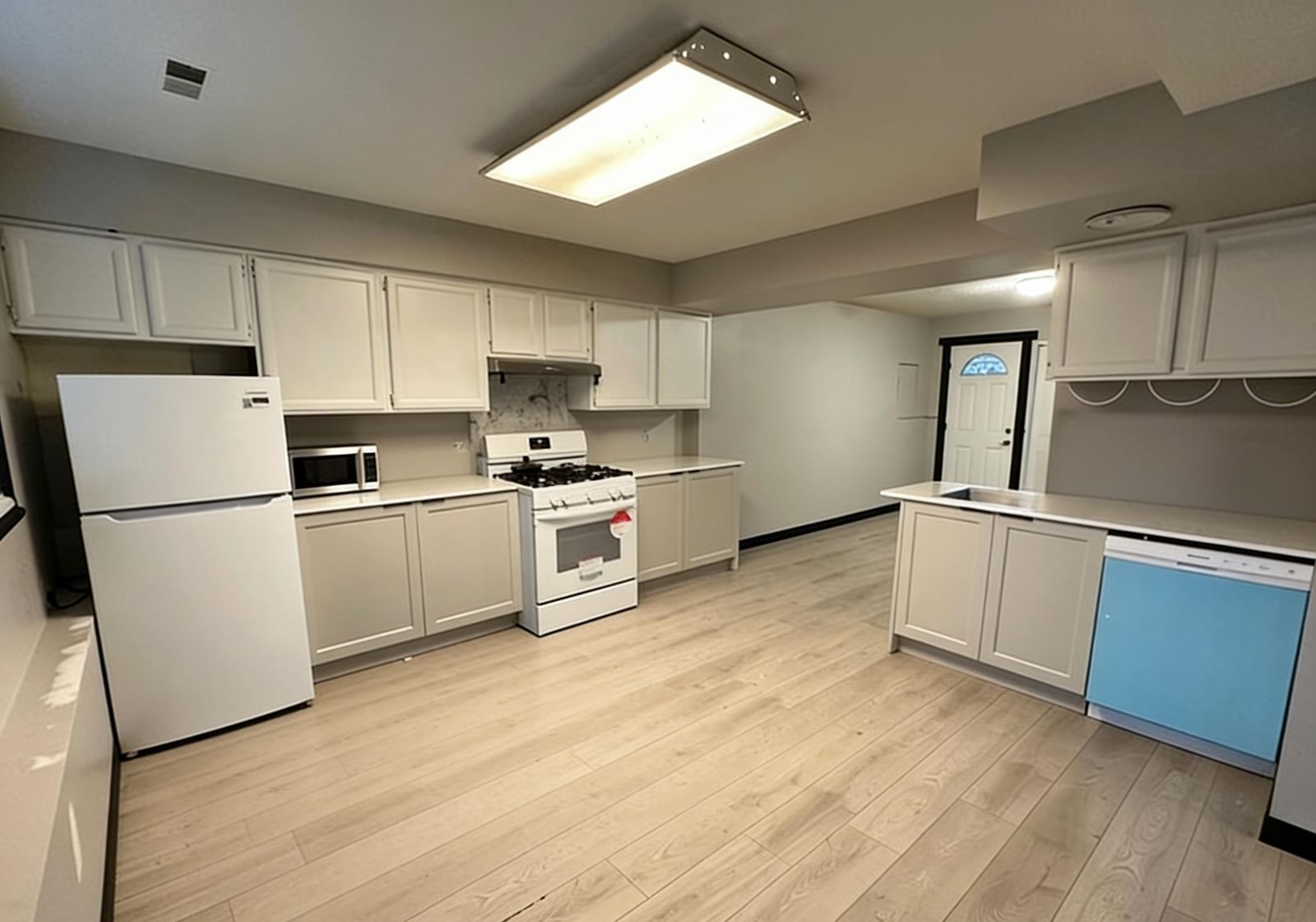 Listing Image 15