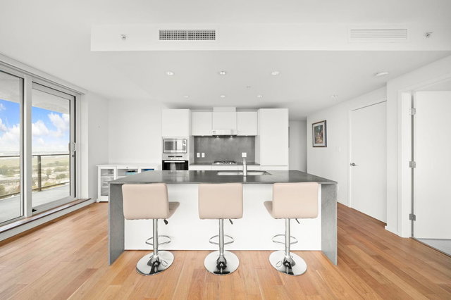 1808 - 8555 Granville Street