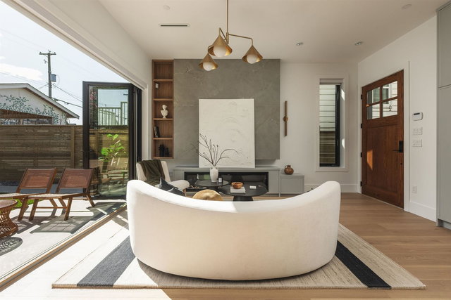 2 - 2684 Oxford Street