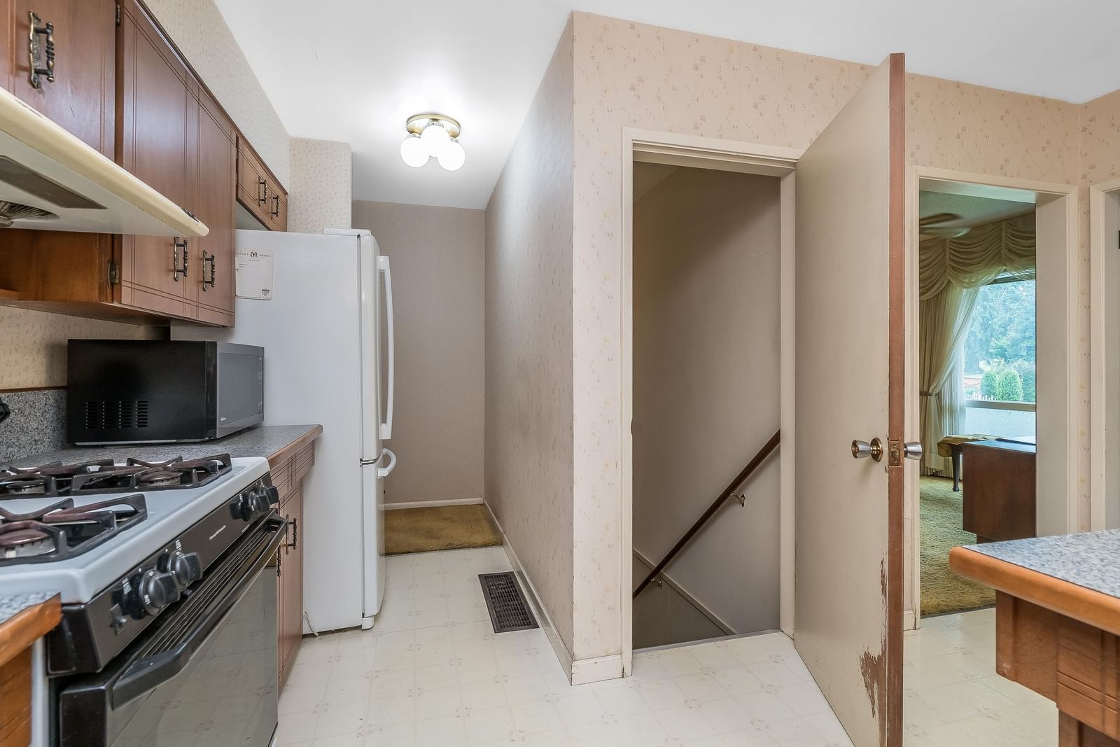 Listing Image 19