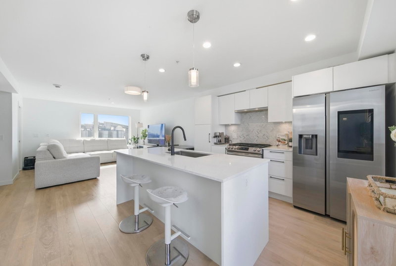 356 - 555 2nd Street E
