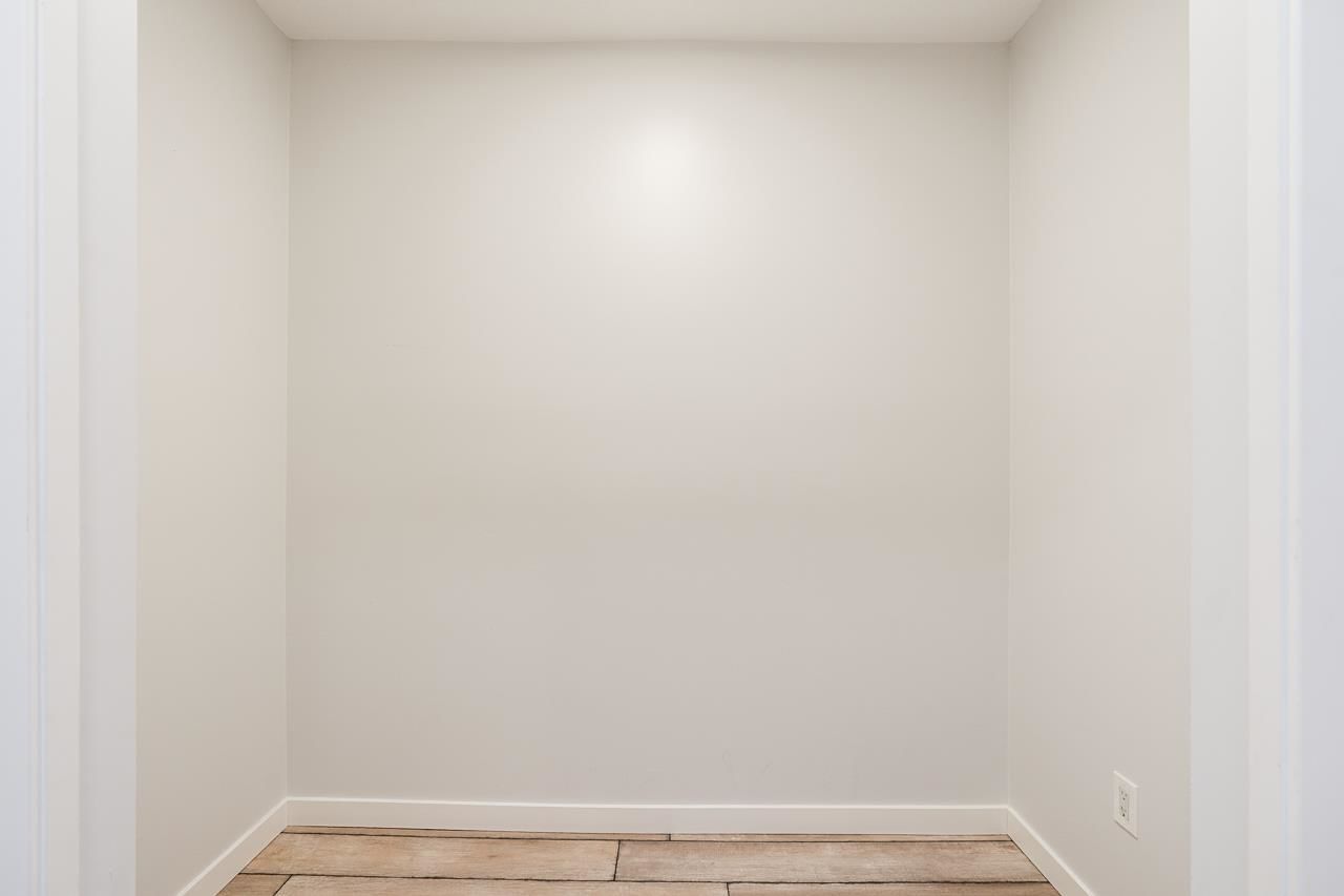 Listing Image 26
