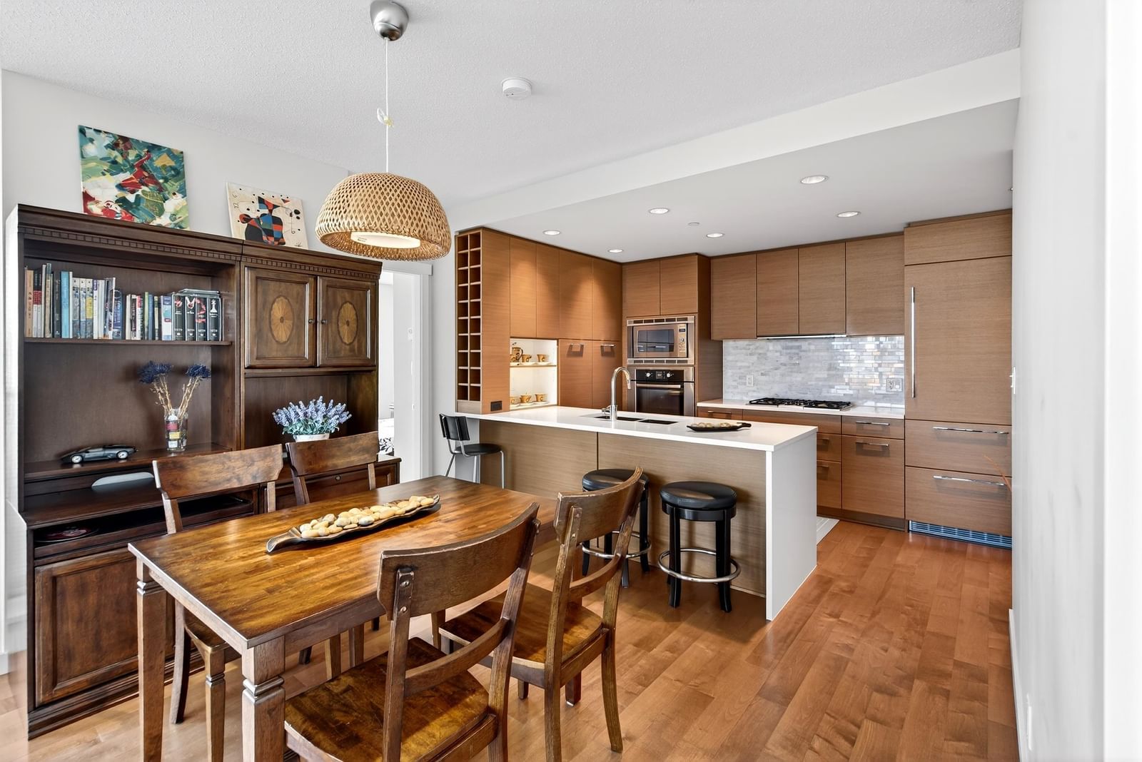 Listing Image 9
