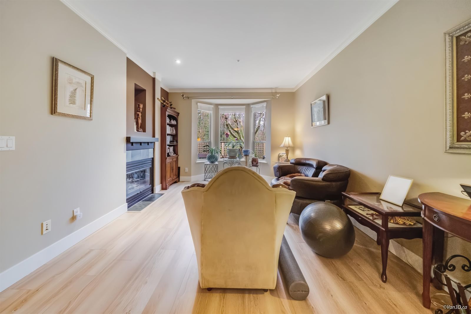 Listing Image 5