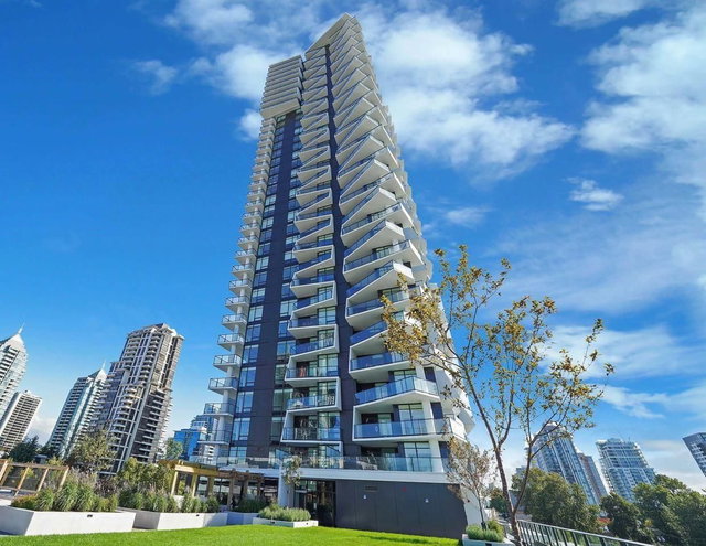 2407 - 2181 Madison Avenue