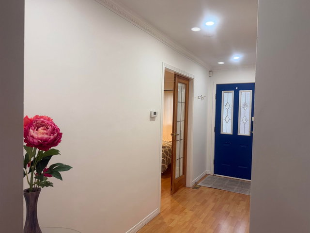 1440 King Edward Avenue E