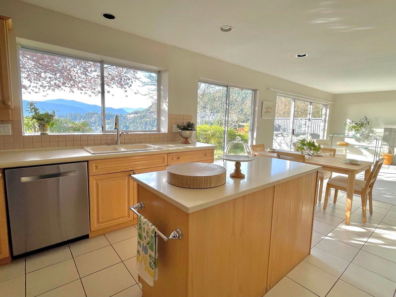 5436 Westhaven Place, West Vancouver, V7W 3G1 | Image 3